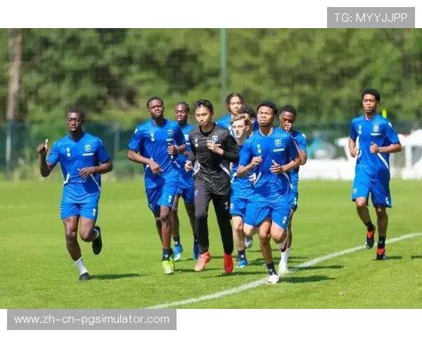 欧塞尔俱乐部梯队训练吸引当地居民围观，成社区足球文化亮点