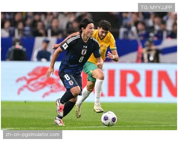 摩纳哥主场路易二世体育场转播镜头捕捉到南野拓实观战画面